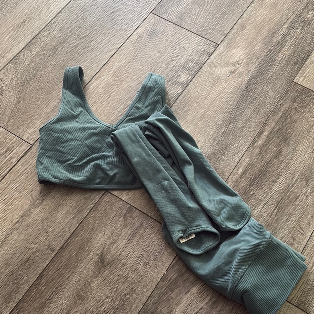 Gymshark Green Sports Bra and Leggings Set
